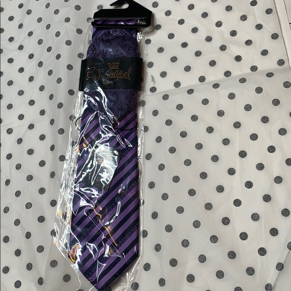 EJ Samuel Necktie With Handkerchief